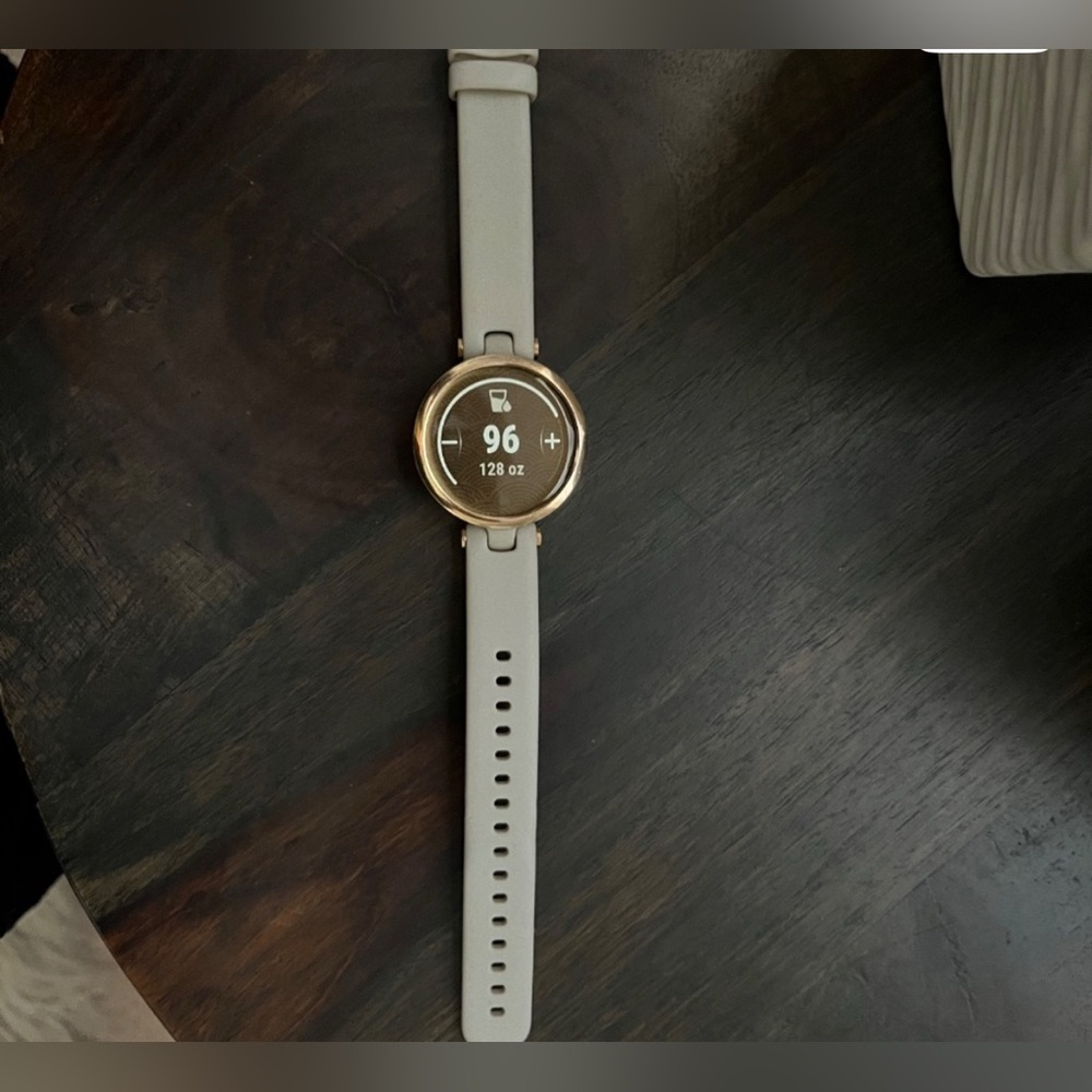 GARMIN LILY SPORT GPS Smartwatch Rose Gold - Picture 3 of 12